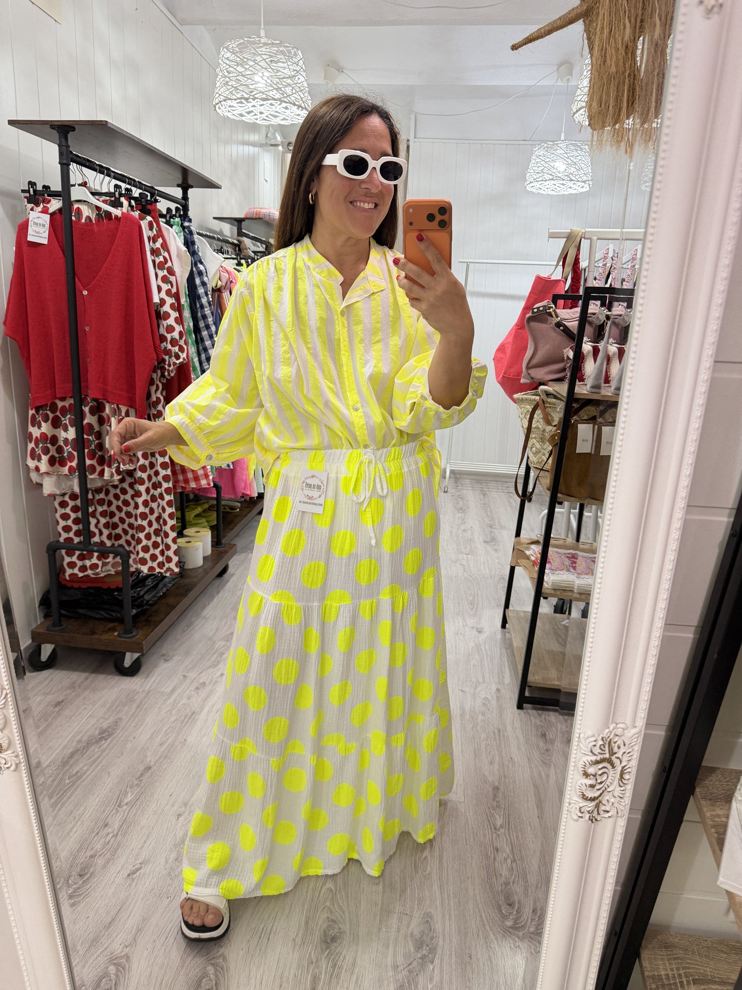 Falda topos amarillo fluor