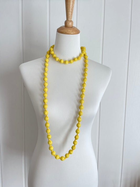 Maxi collar bolas seda amarillo