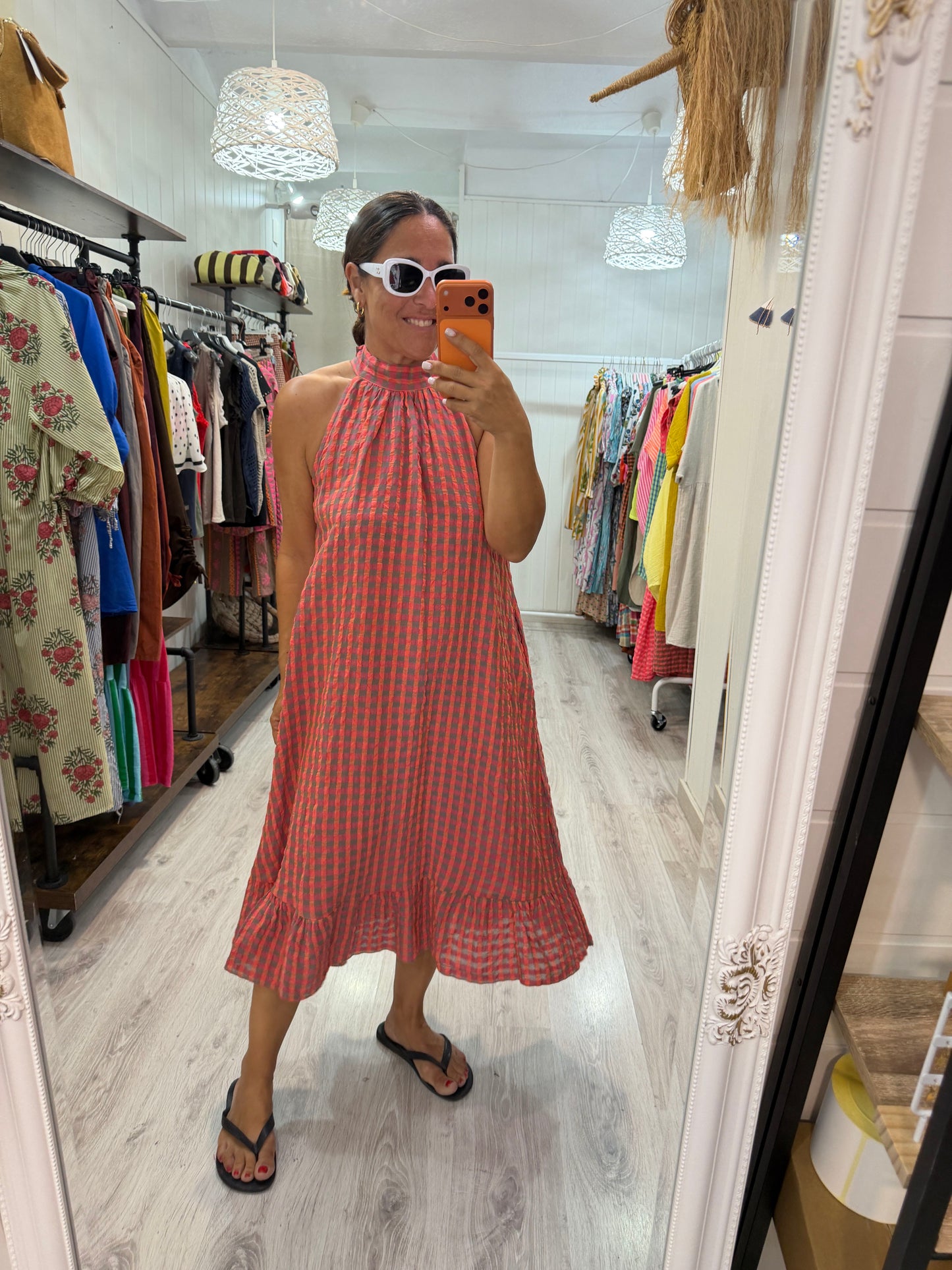 Vestido Cuello halter vichy fluor taupe y coral