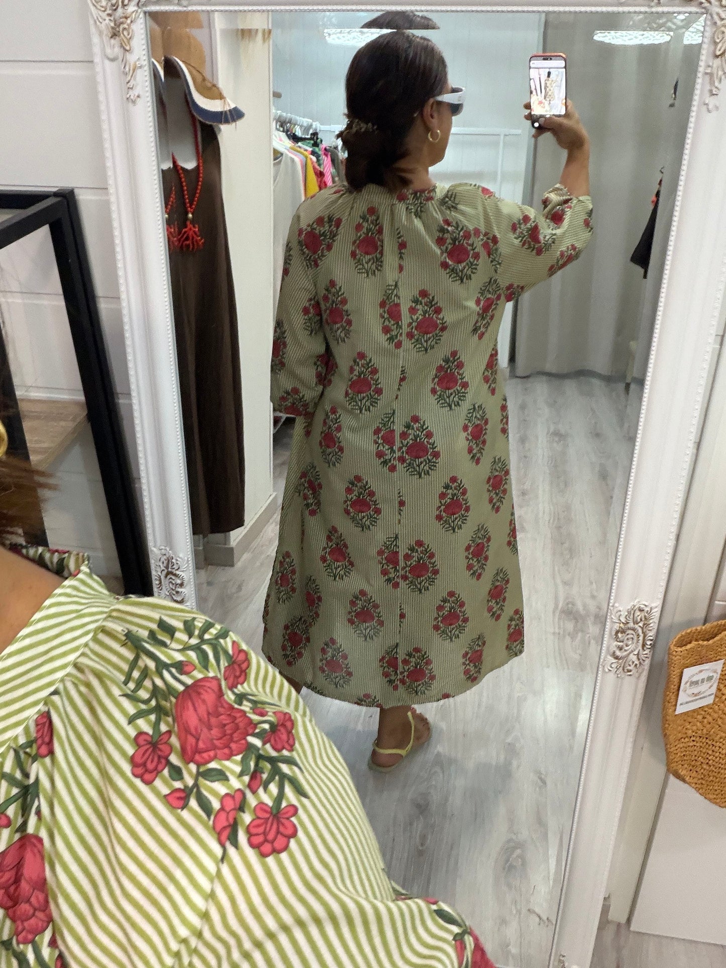 Vestido Siena milrayas y flores pistacho