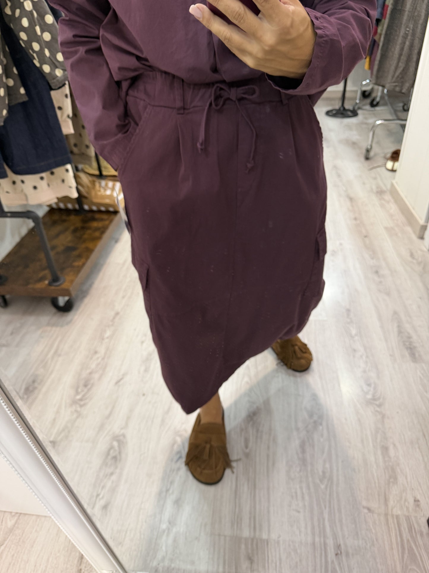 Conjunto Cargo falda y blusa berenjena