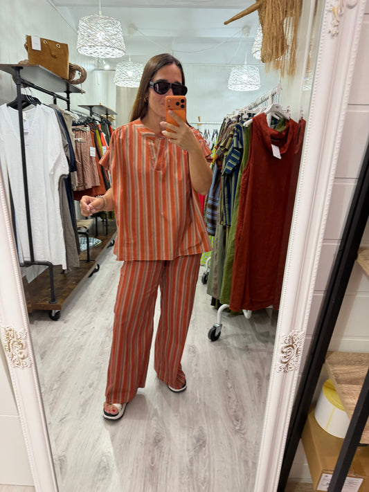 Conjunto Oversize rayas naranja y camel
