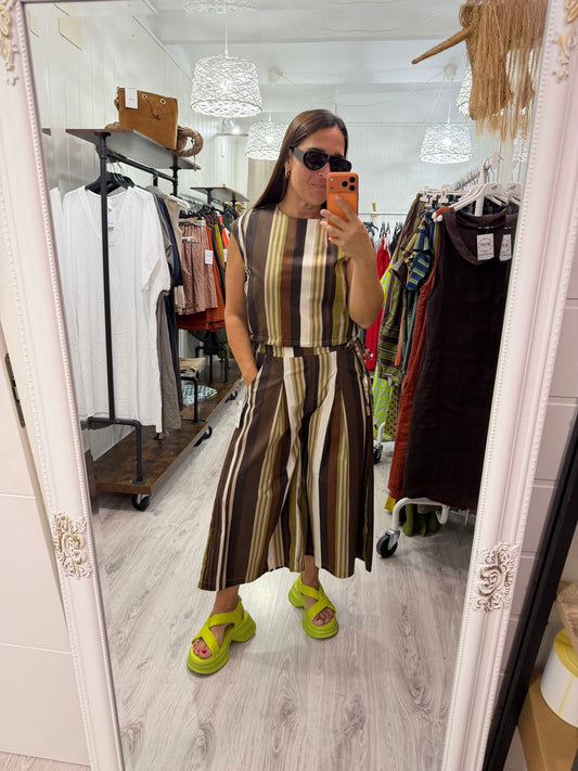 Conjunto Crop rayas pistacho, chocolate y beige