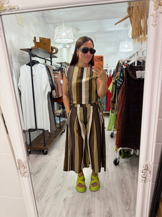 Conjunto Crop rayas pistacho, chocolate y beige