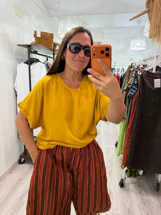 Blusa oversize Tachas mostaza