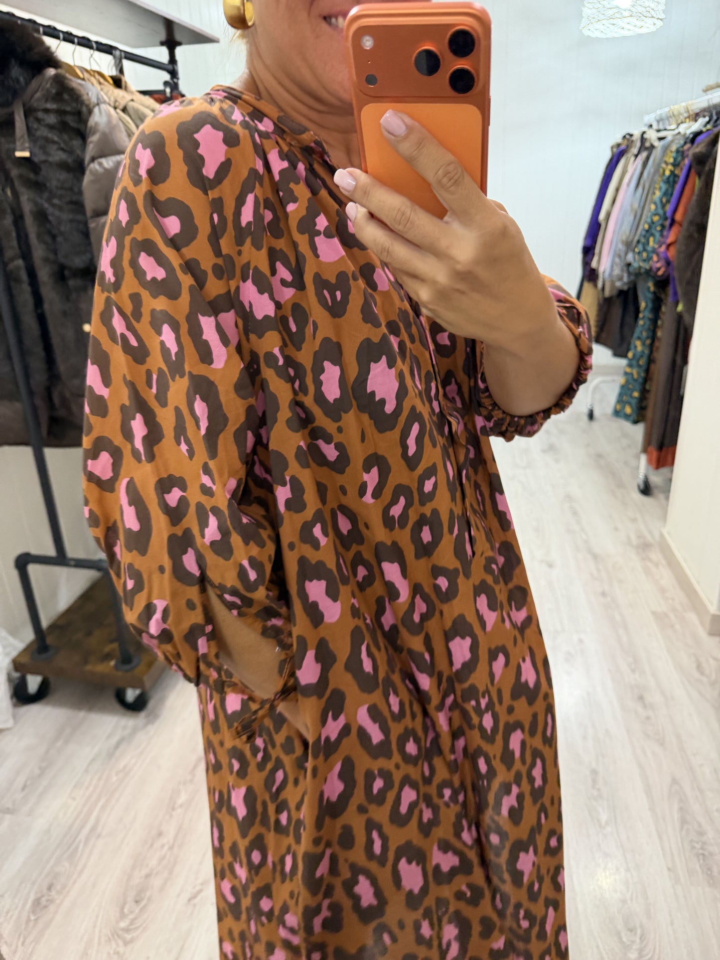 Vestido Leopardo contrastes caldera y fucsia