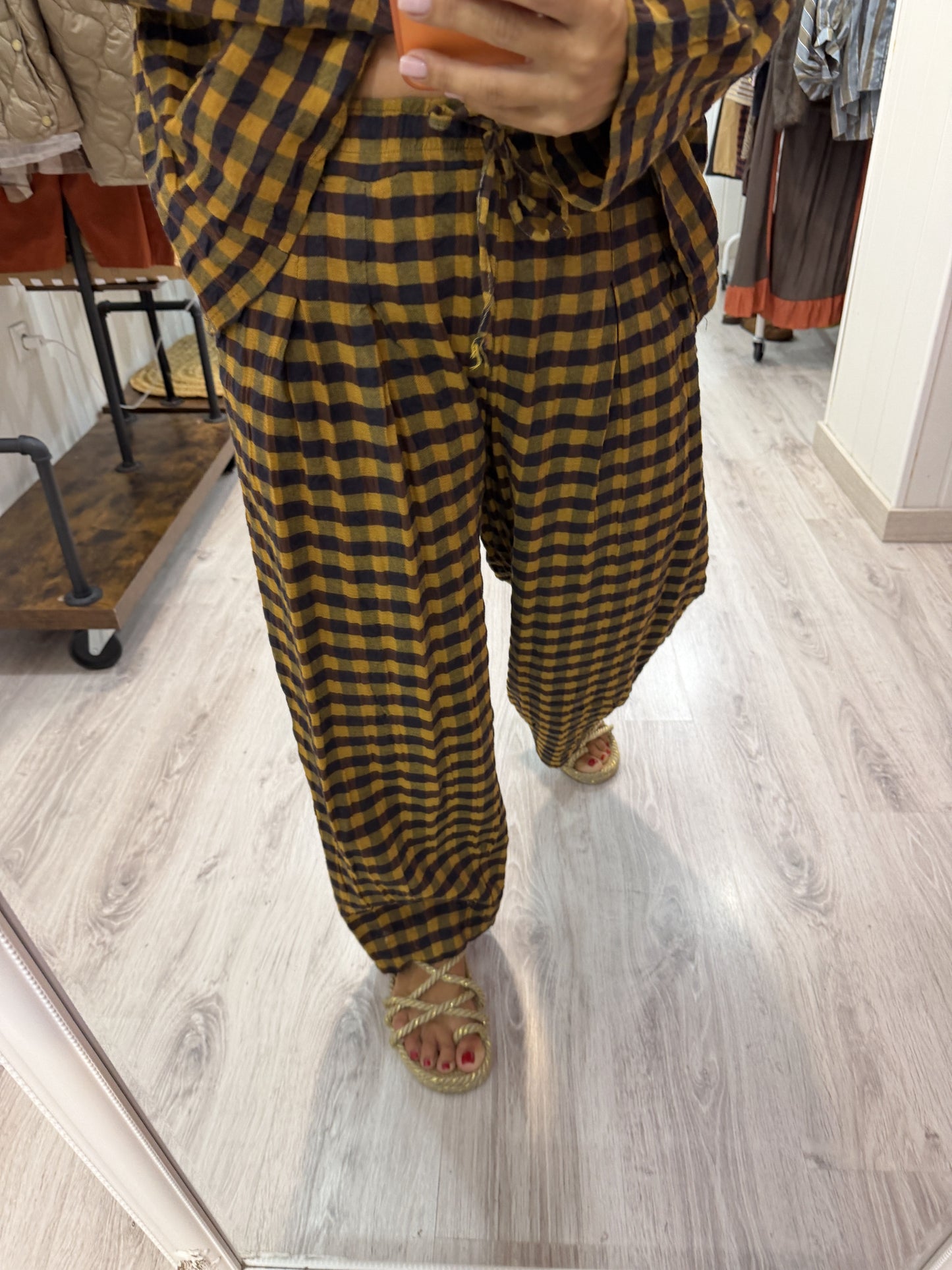 Pantalón Vichy obsession mostaza y chocolate