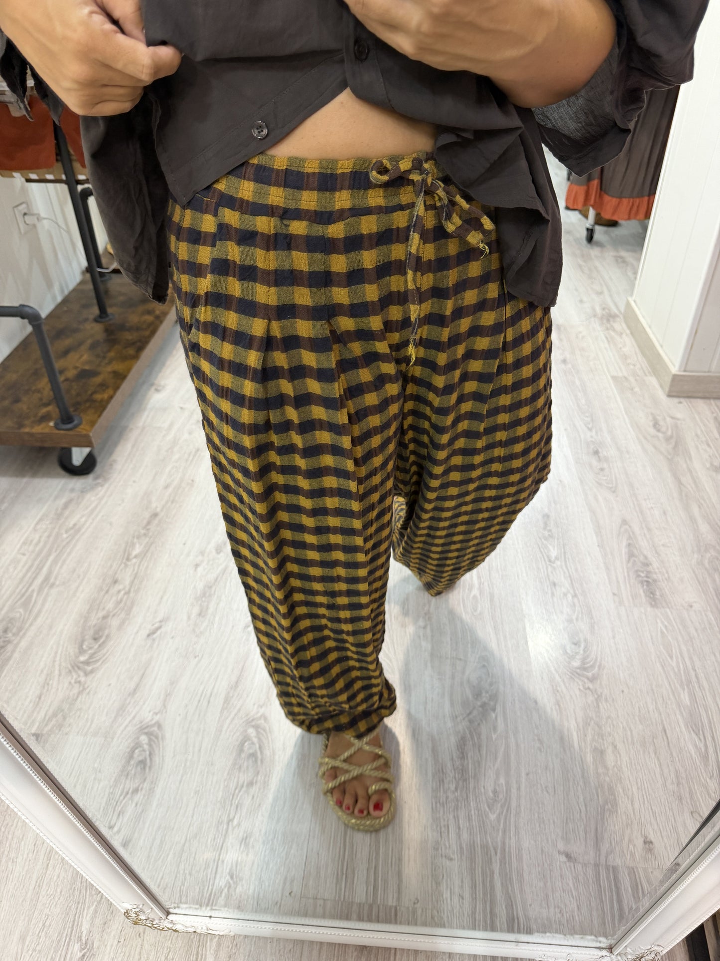 Pantalón Vichy obsession mostaza y chocolate