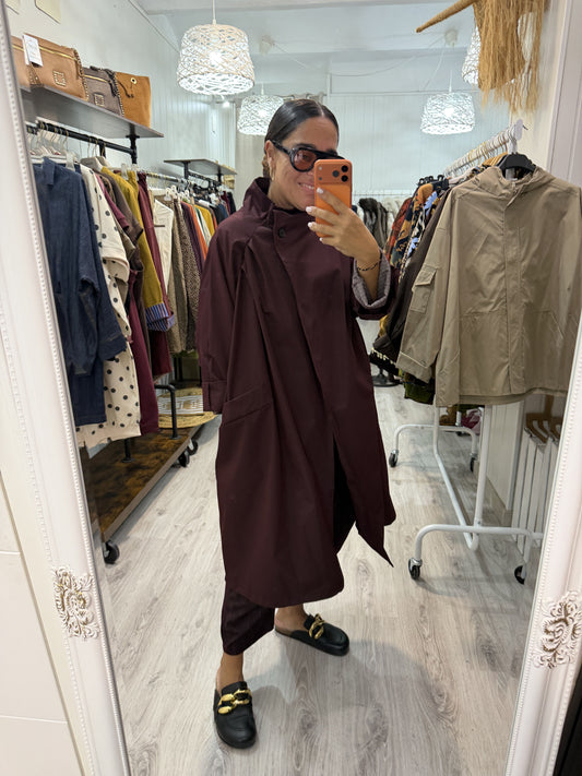 Gabardina Kokoro oversize burdeos
