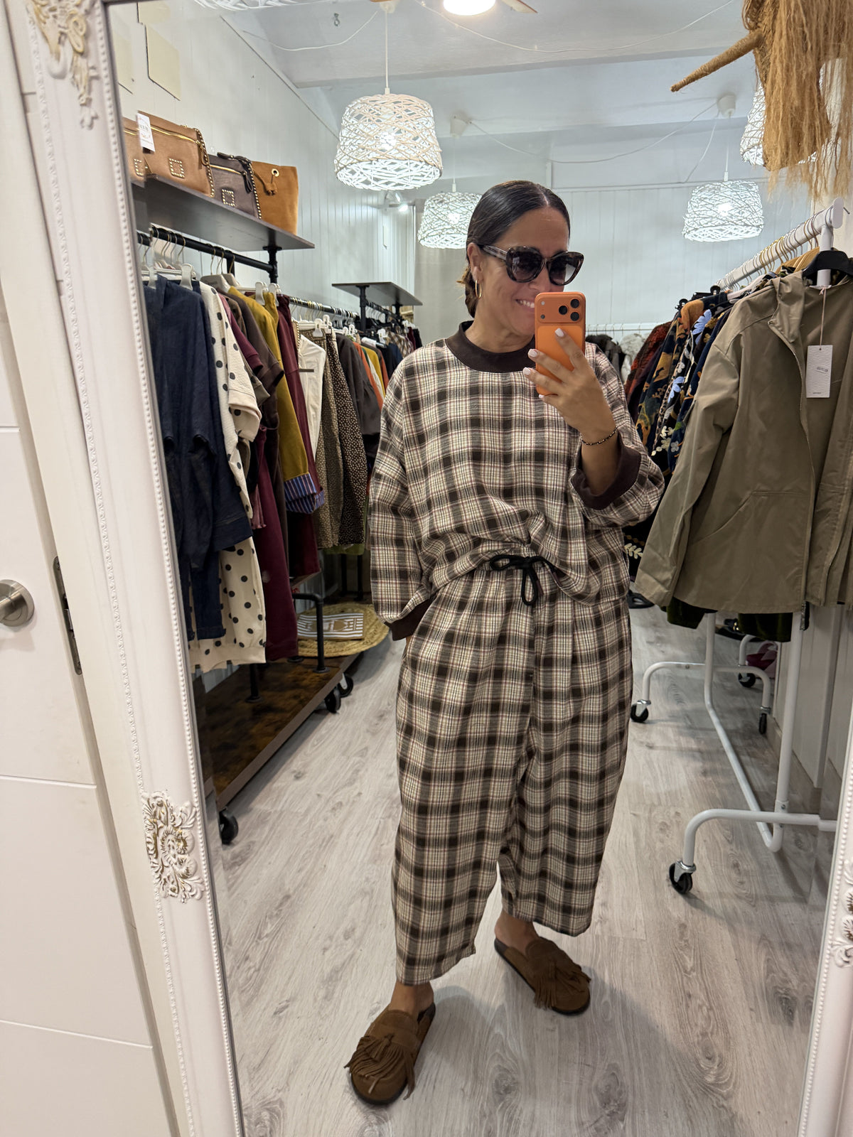 Conjunto Aiko tartan chocolate, beige y burdeos