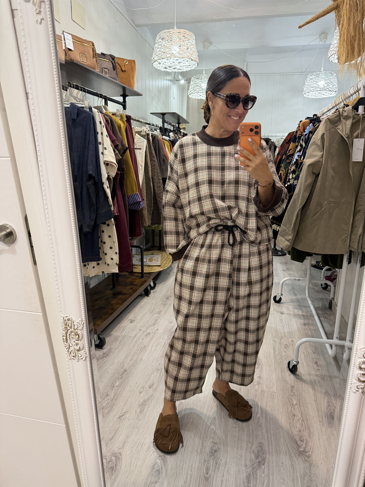 Conjunto Aiko tartan chocolate, beige y burdeos