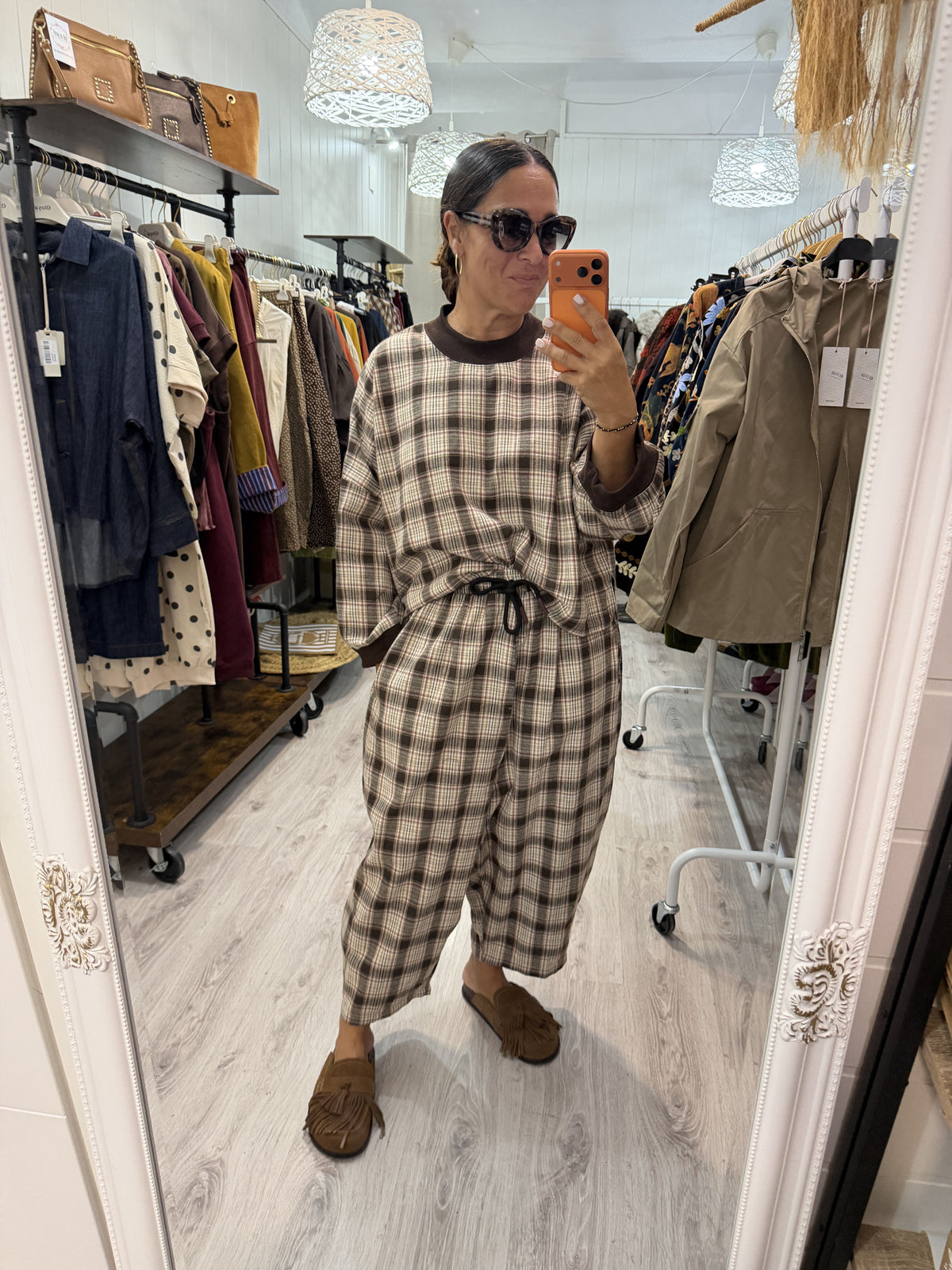 Conjunto Aiko tartan chocolate, beige y burdeos