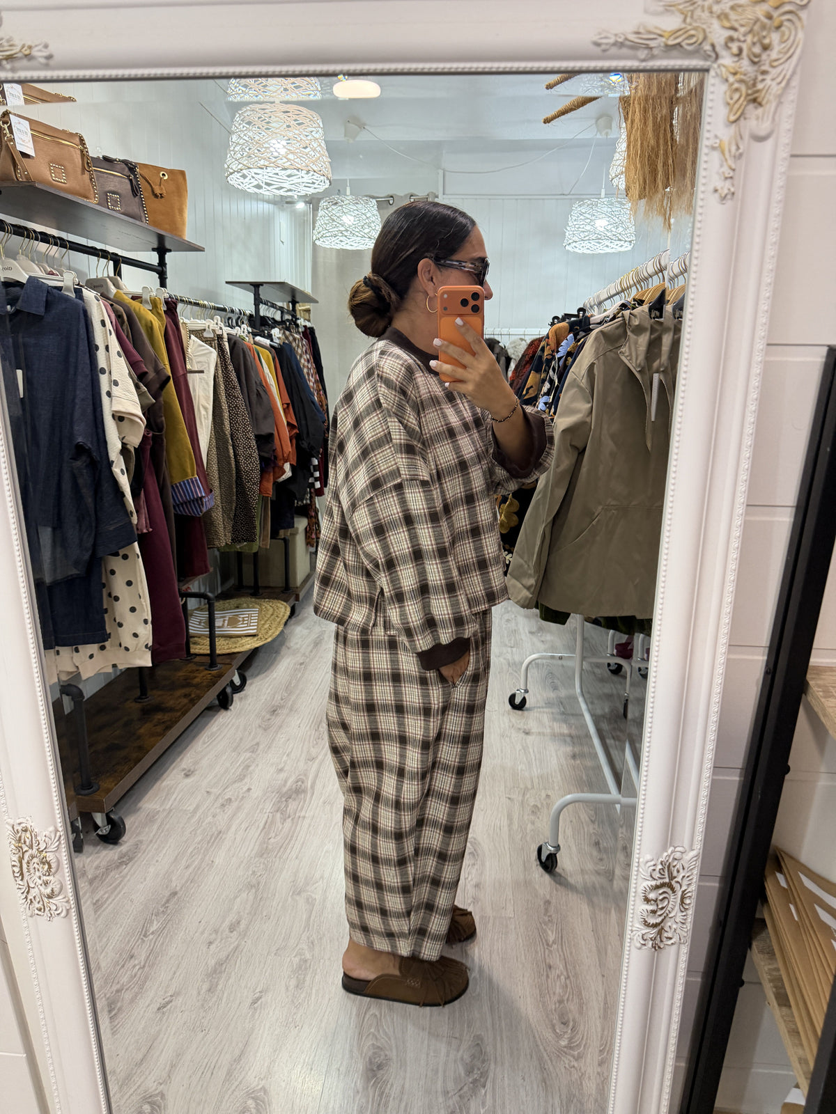 Conjunto Aiko tartan chocolate, beige y burdeos