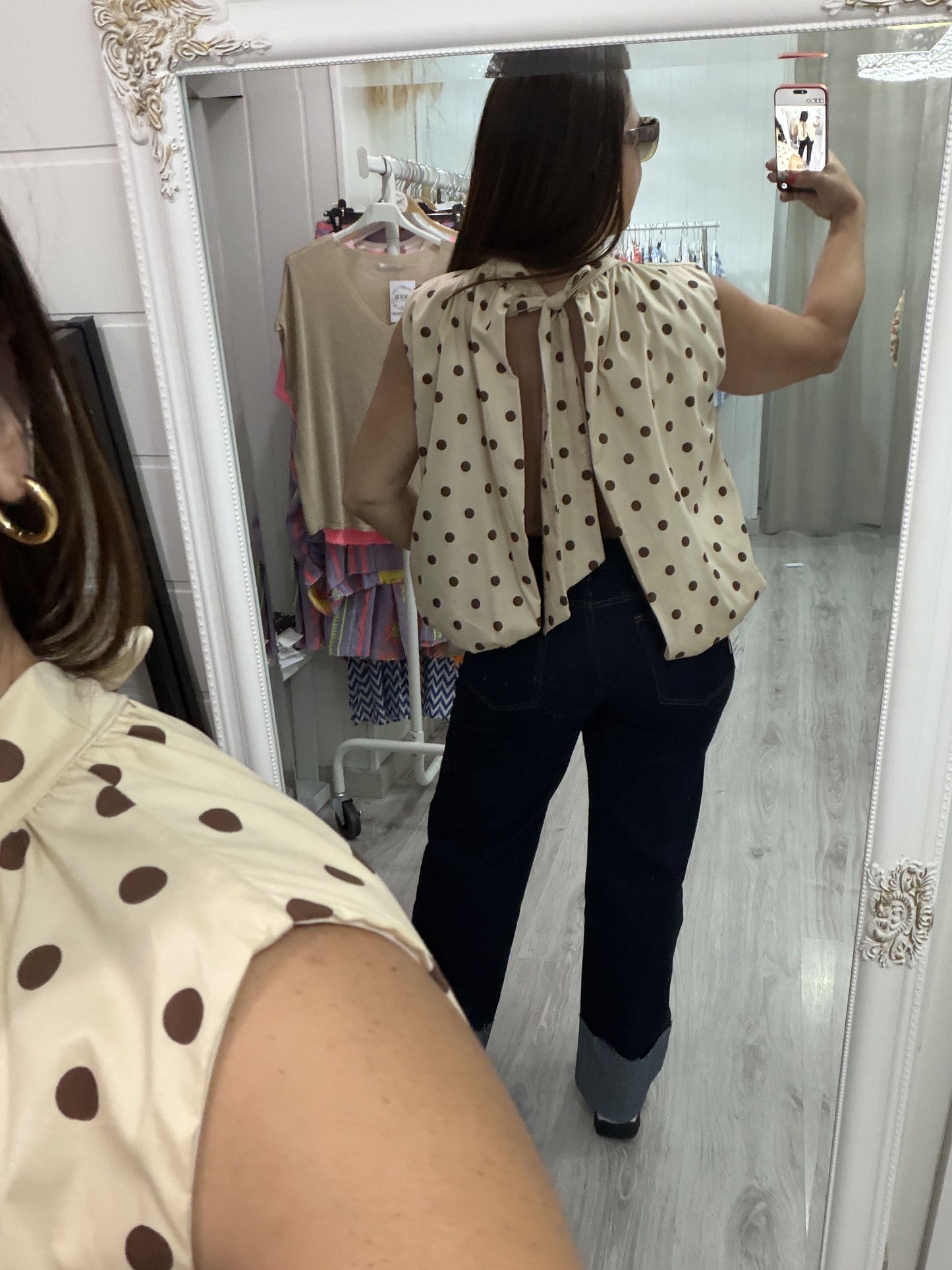Blusa Topos lazo espalda descubierta beige
