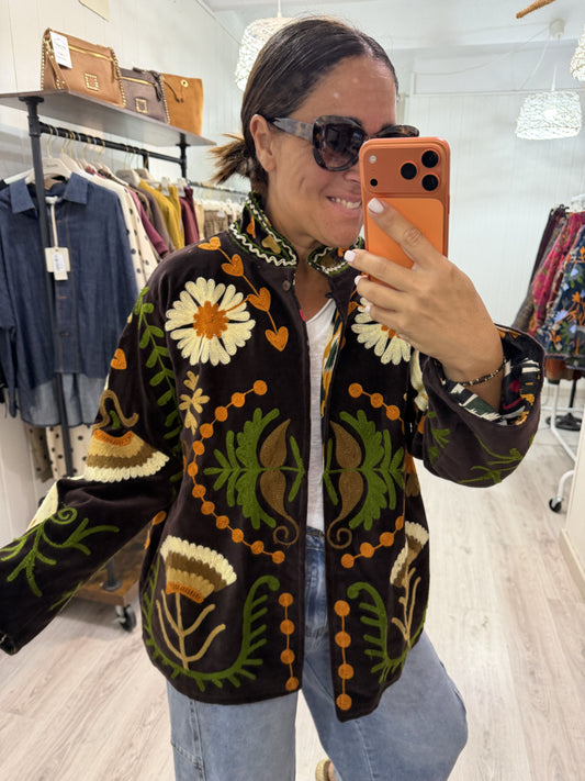 Chaqueta Suzani terciopelo bordada chocolate, verde, mostaza love