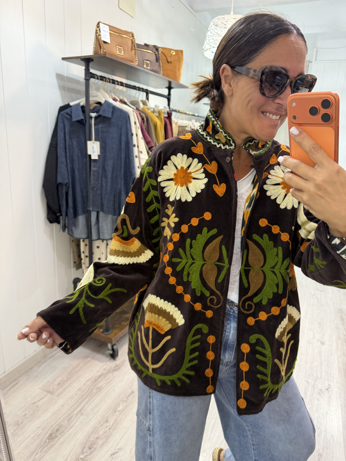 Chaqueta Suzani terciopelo bordada chocolate, verde, mostaza love