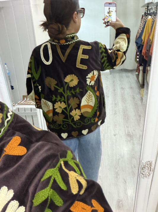 Chaqueta Suzani terciopelo bordada chocolate, verde, mostaza love