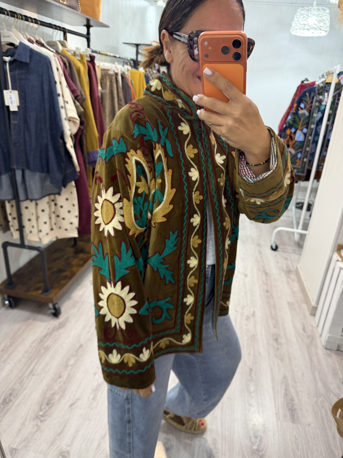 Chaqueta Suzani terciopelo bordada kaki, mostaza, verde