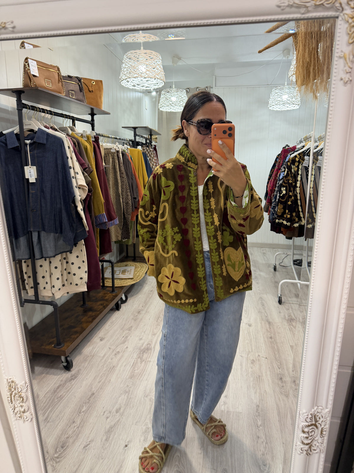 Chaqueta Suzani terciopelo bordada kaki, burdeos y mostaza