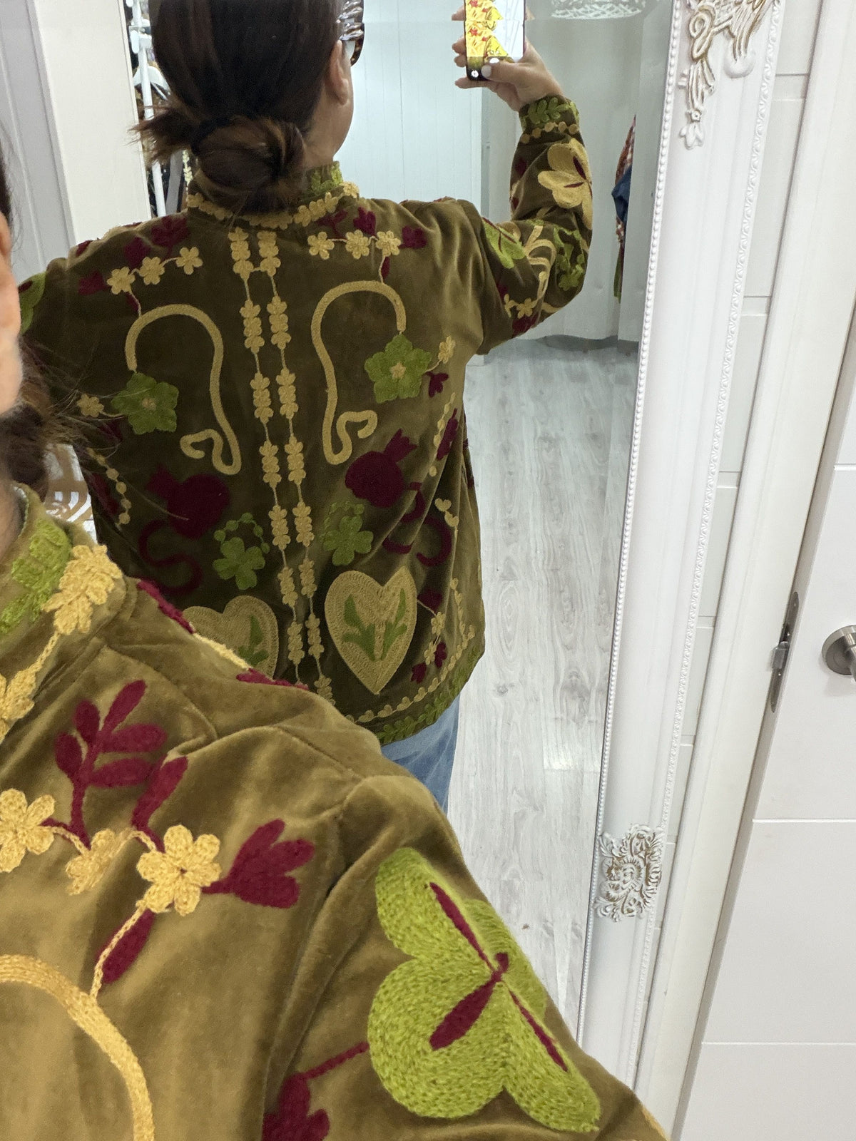 Chaqueta Suzani terciopelo bordada kaki, burdeos y mostaza