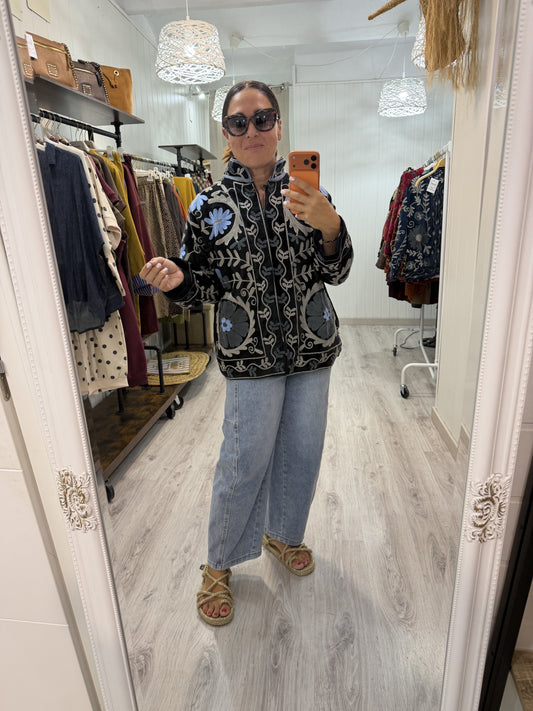 Chaqueta Suzani terciopelo bordada marengo y cielo