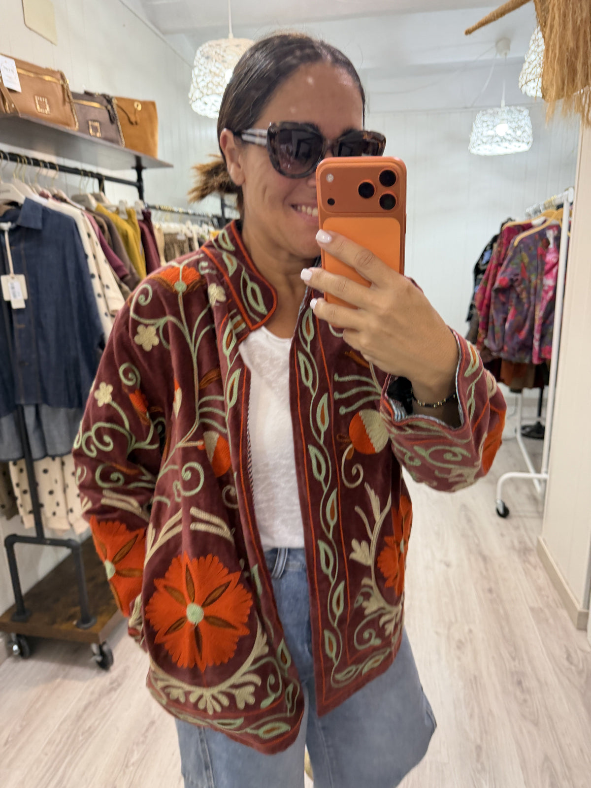 Chaqueta Suzani terciopelo bordada burdeos y teja