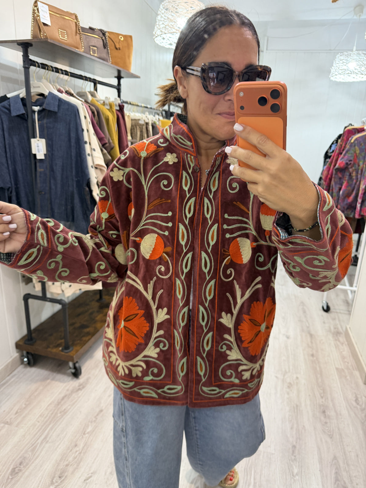 Chaqueta Suzani terciopelo bordada burdeos y teja