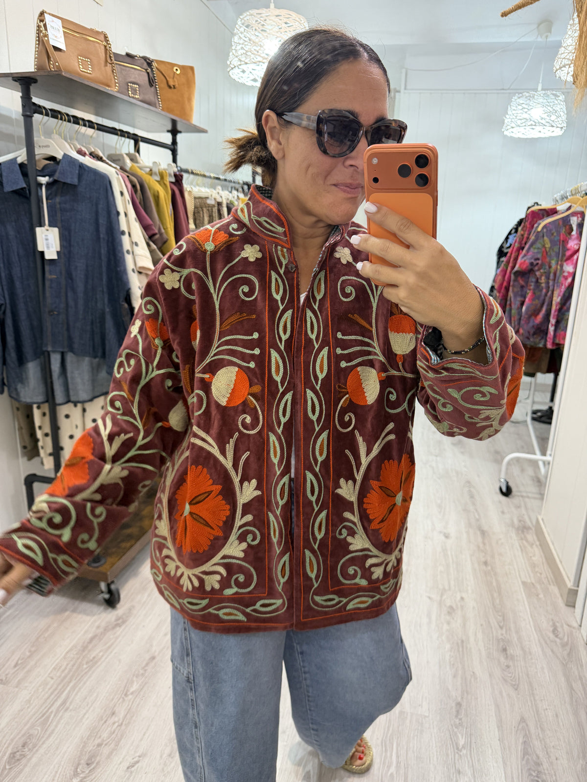 Chaqueta Suzani terciopelo bordada burdeos y teja