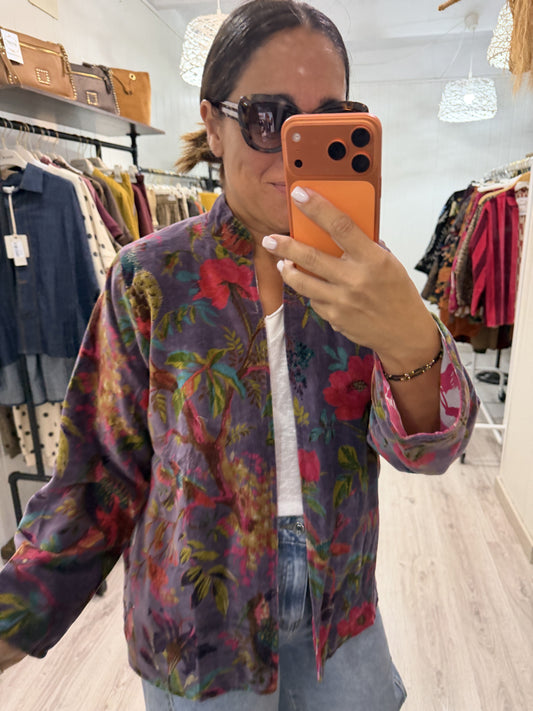 Chaqueta Suzani terciopelo estampado flores violeta