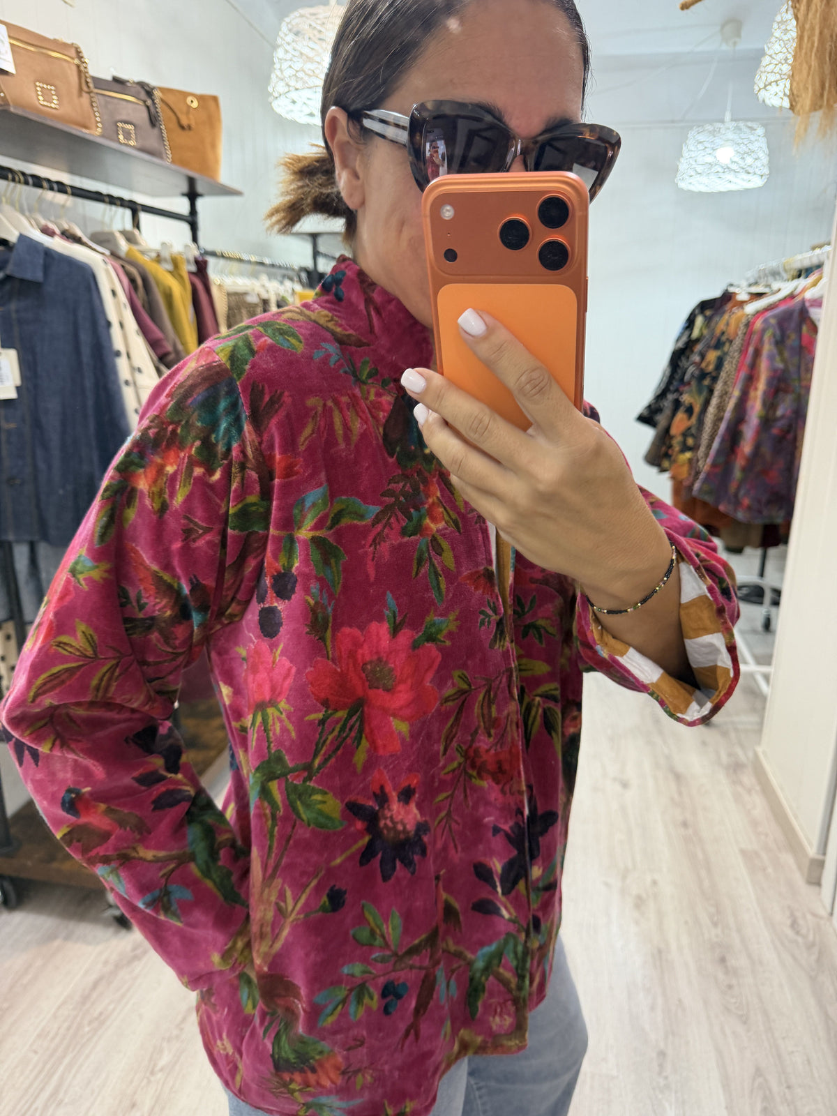Chaqueta Suzani terciopelo estampado flores fucsia