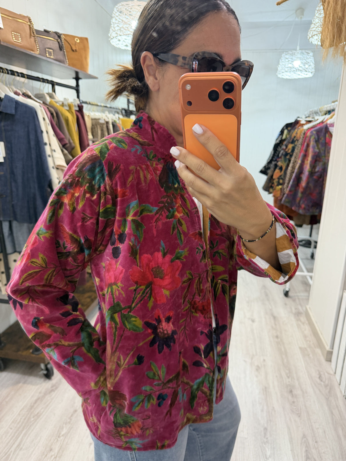 Chaqueta Suzani terciopelo estampado flores fucsia