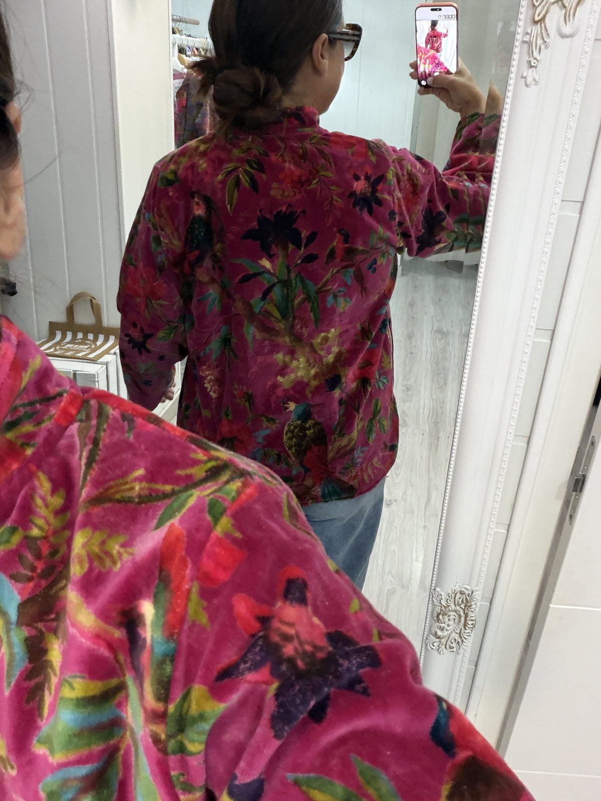 Chaqueta Suzani terciopelo estampado flores fucsia