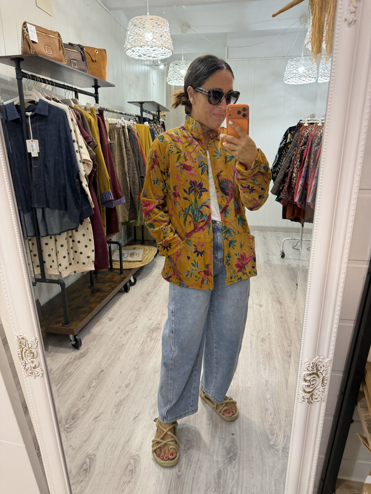 Chaqueta Suzani terciopelo estampado paraíso mostaza