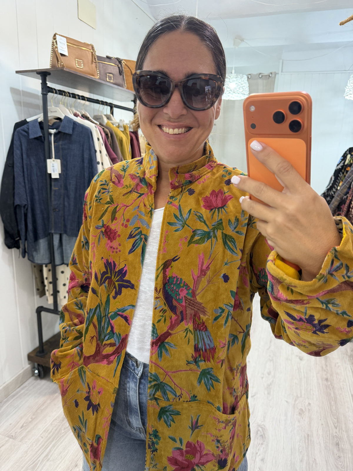 Chaqueta Suzani terciopelo estampado paraíso mostaza