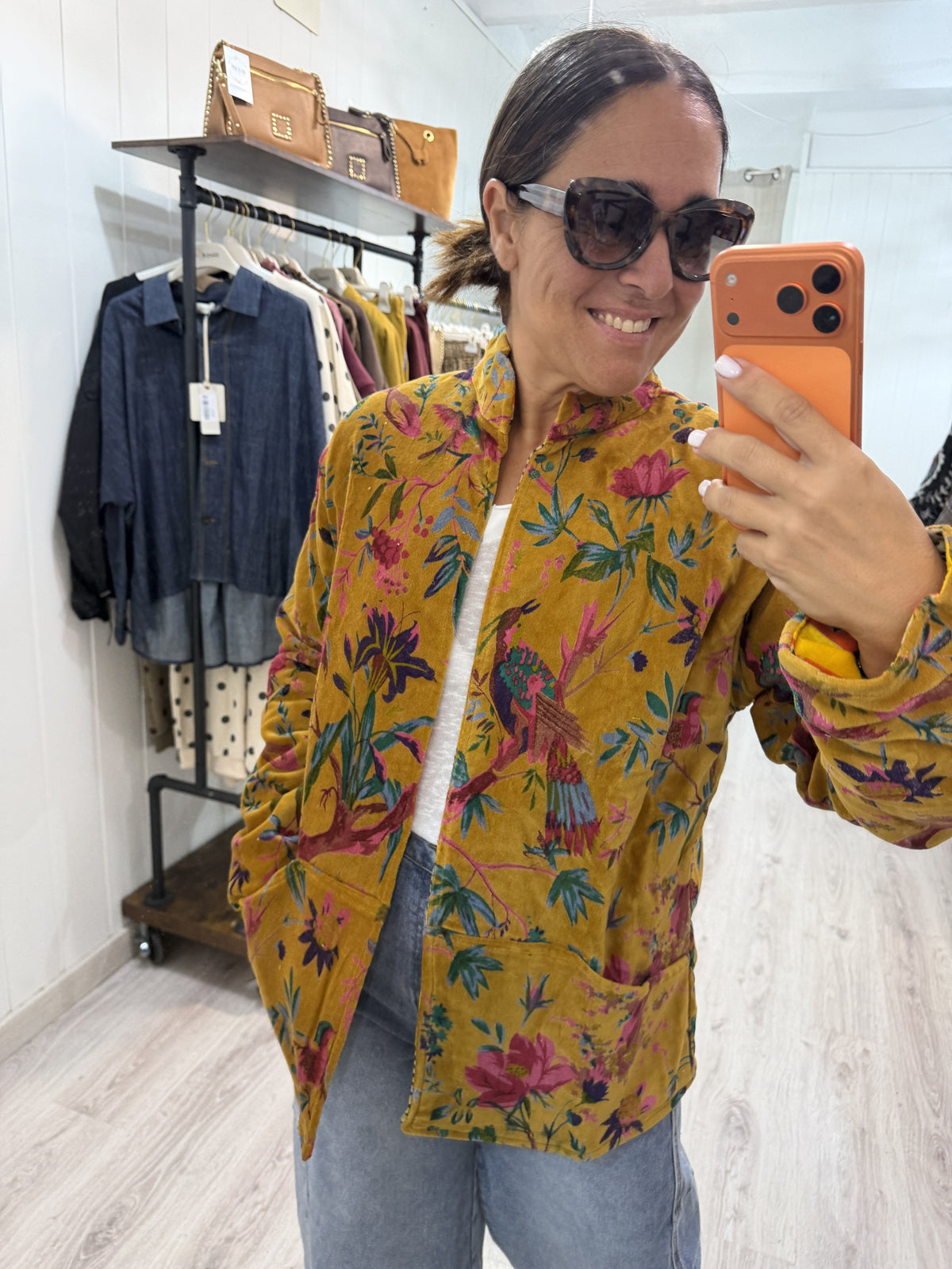 Chaqueta Suzani terciopelo estampado paraíso mostaza