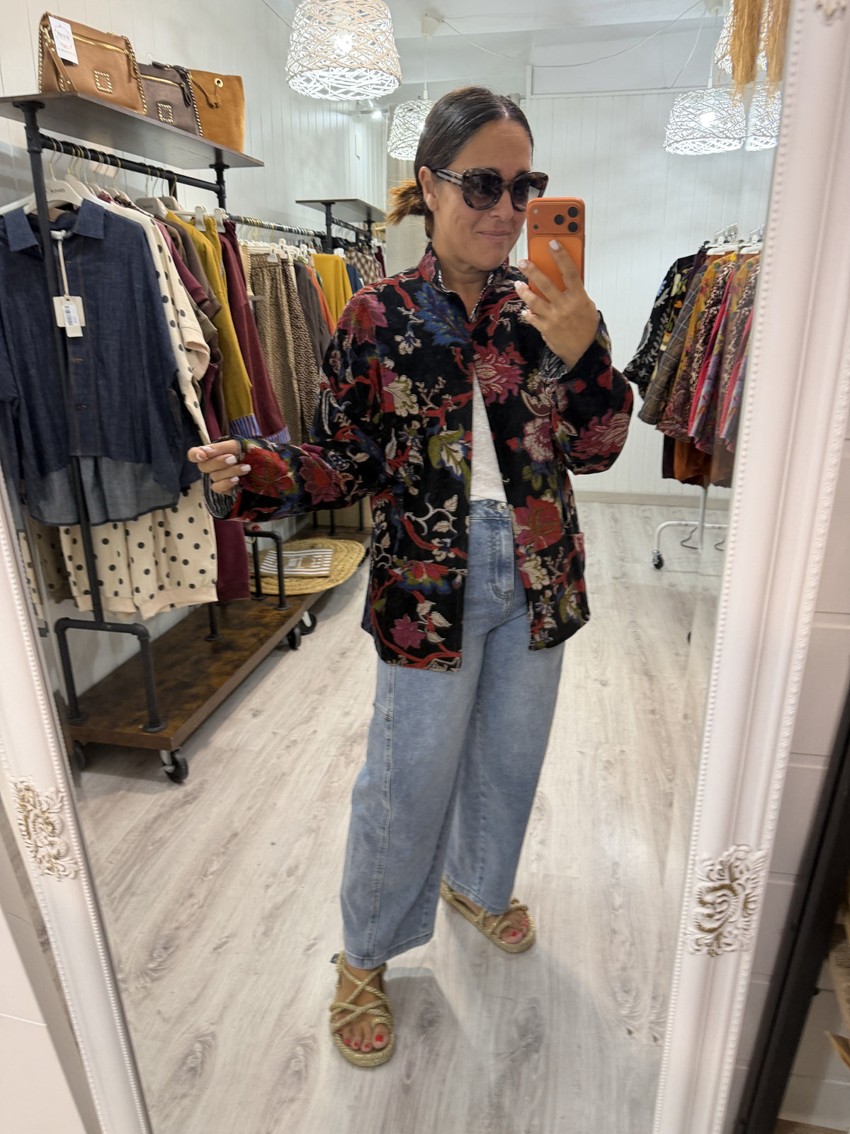 Chaqueta Suzani terciopelo estampado flores negro