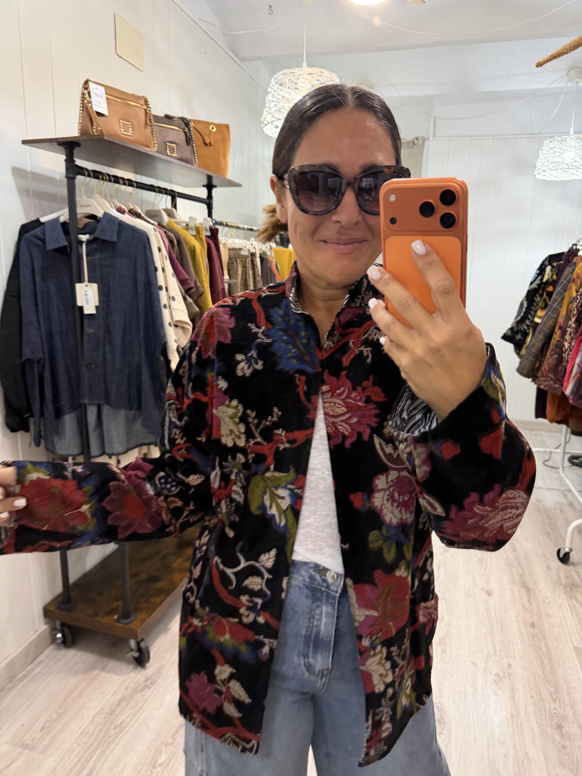 Chaqueta Suzani terciopelo estampado flores negro