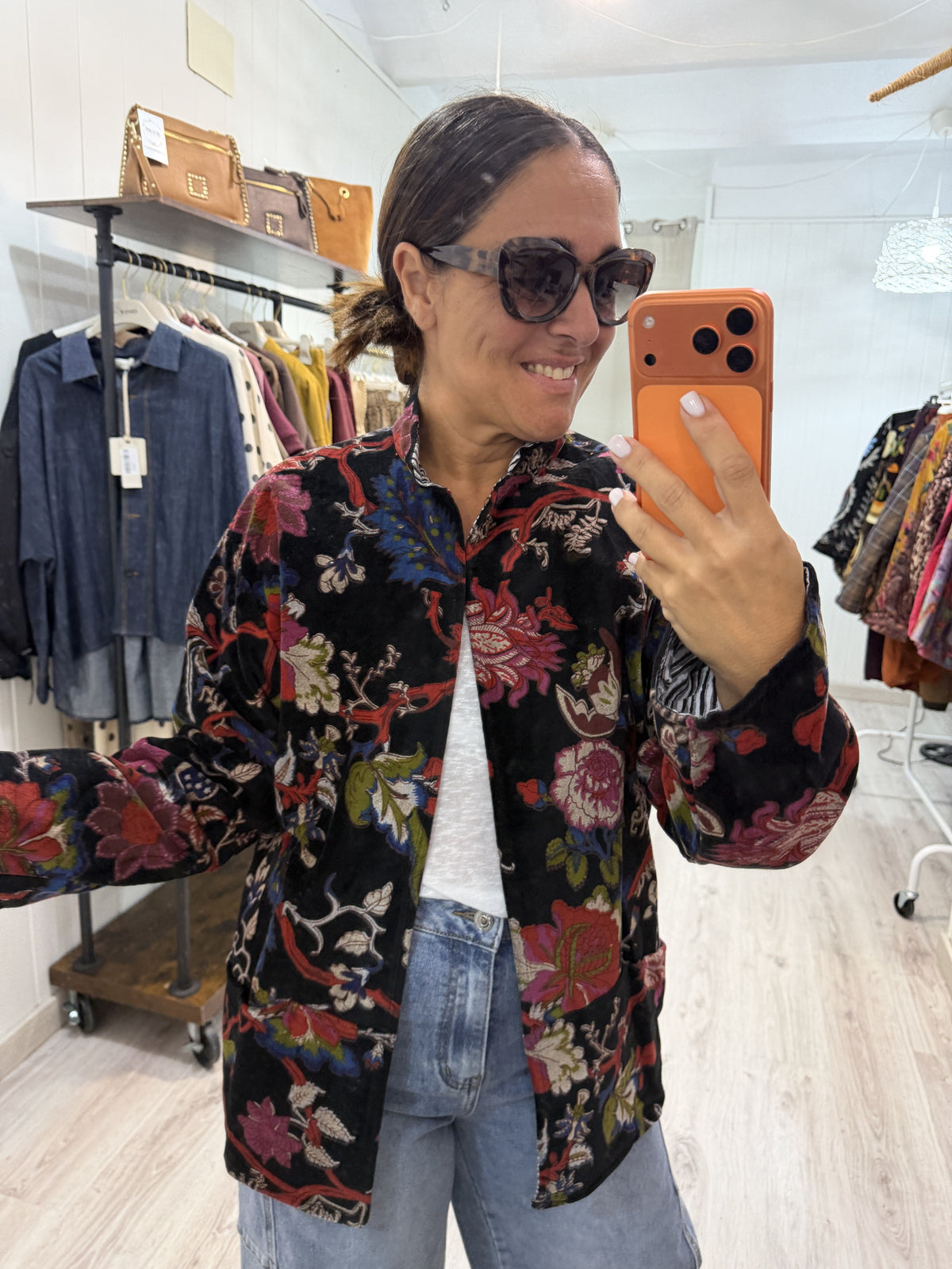 Chaqueta Suzani terciopelo estampado flores negro