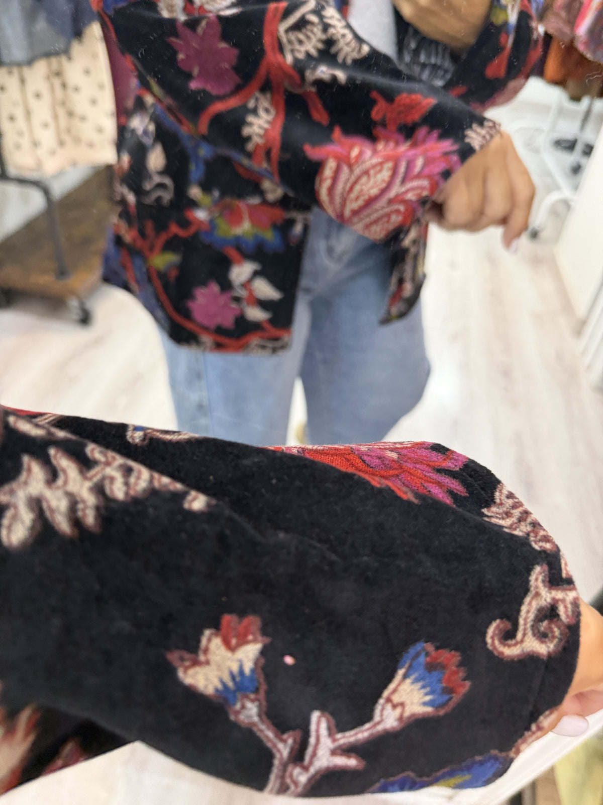 Chaqueta Suzani terciopelo estampado flores negro