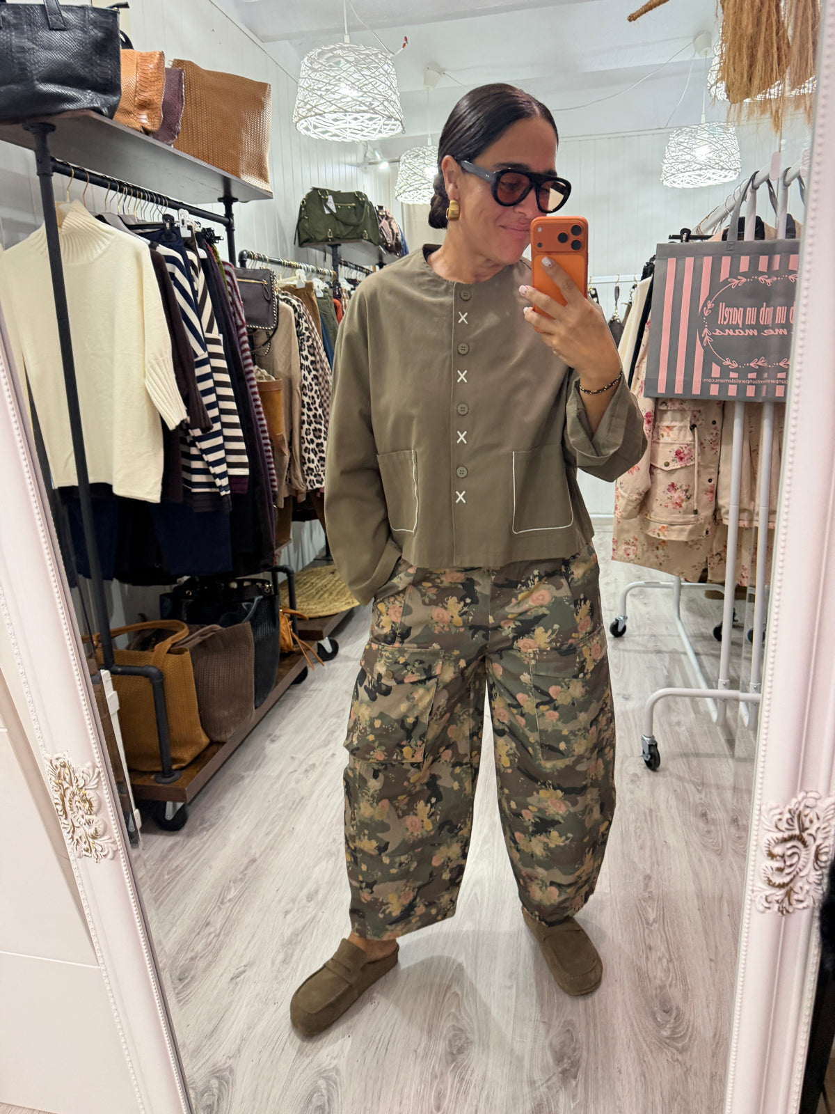 Pantalón cargo camuflaje floral