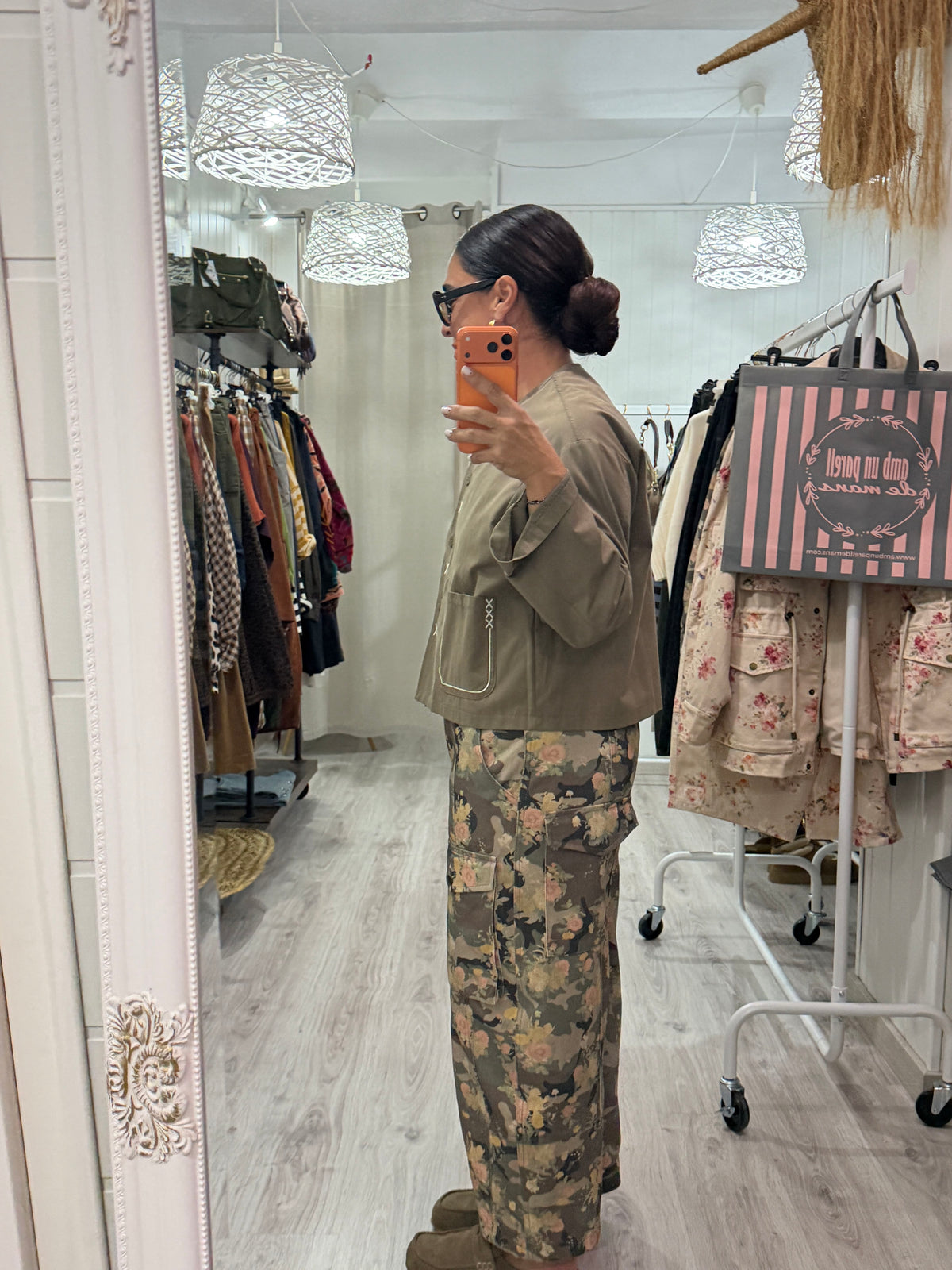 Pantalón cargo camuflaje floral