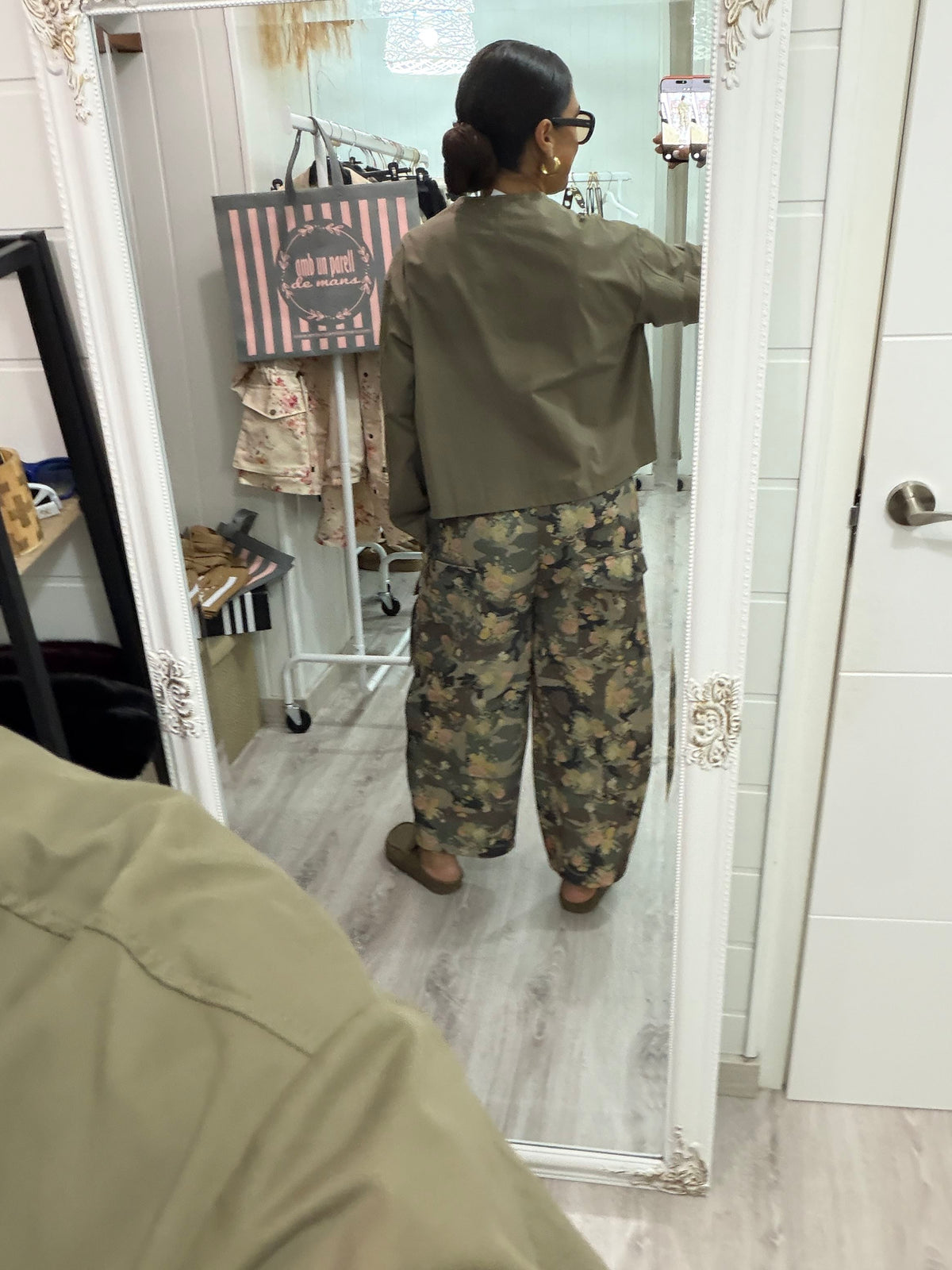 Pantalón cargo camuflaje floral