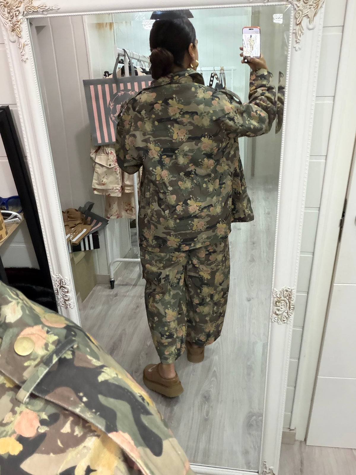 Pantalón cargo camuflaje floral