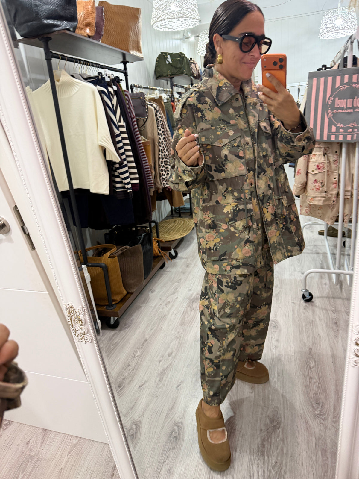 Pantalón cargo camuflaje floral