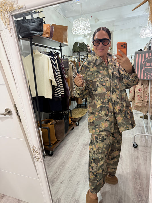 Chaqueta cargo camuflaje floral