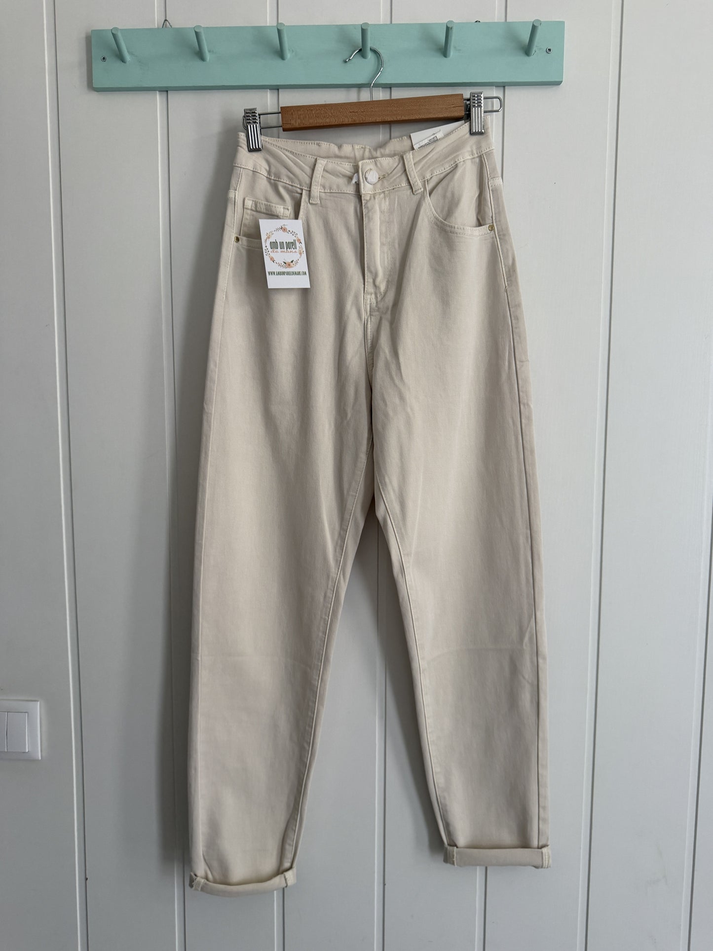Pantalón Mom Fit talla grande beige