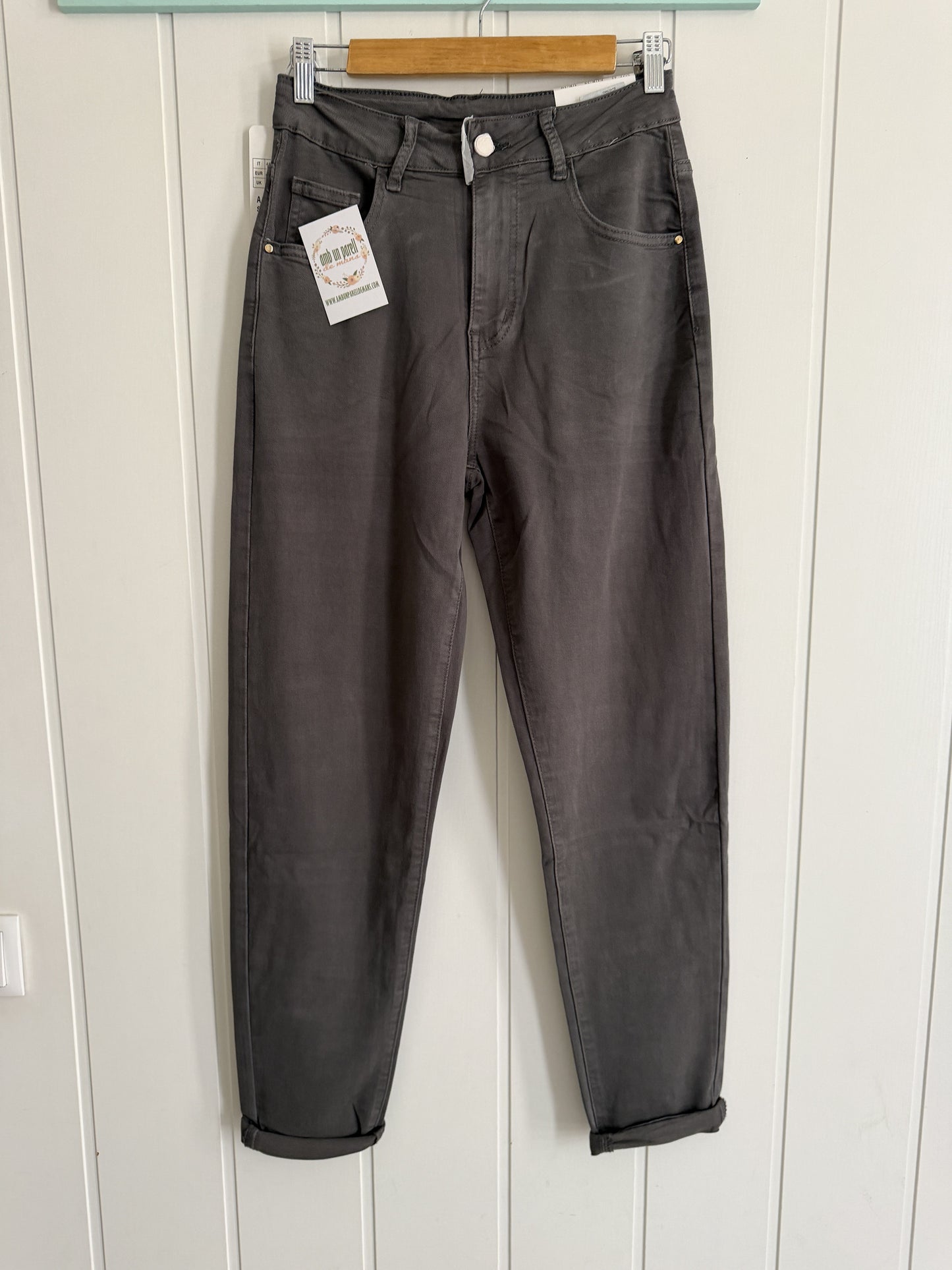 Pantalón Mom Fit talla grande gris