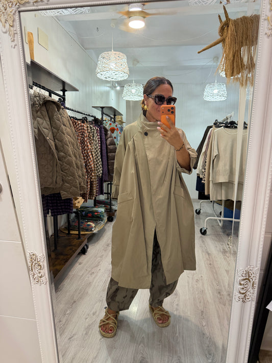 Gabardina Kokoro oversize camel