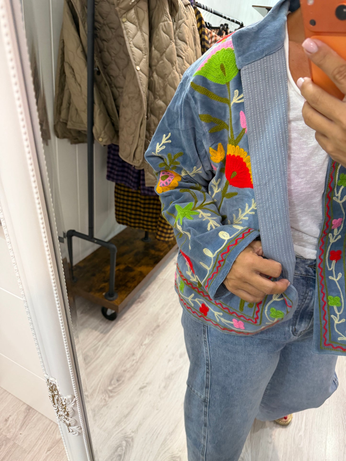 Chaqueta Suzani terciopelo azul jeans, fucsia, verde, amarillo y rojo