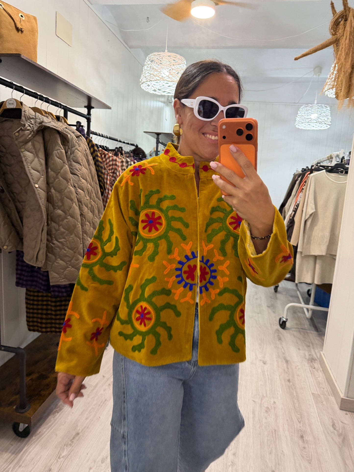 Chaqueta Suzani terciopelo mostaza soles